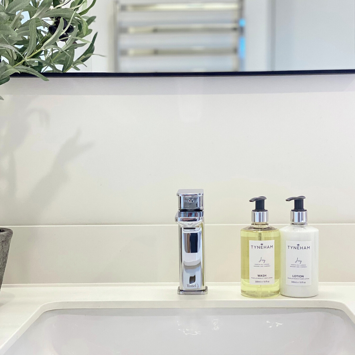 Joy Hand &amp; Body Wash